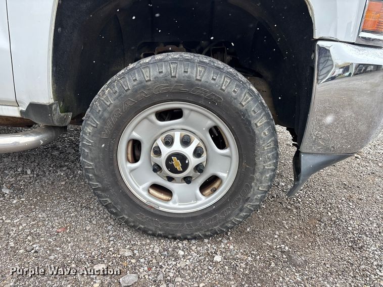 image for item DW7253 2015 Chevrolet Silverado 2500HD utility bed pickup truck