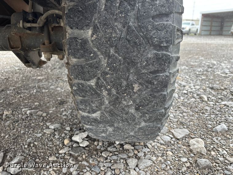 image for item DW7253 2015 Chevrolet Silverado 2500HD utility bed pickup truck