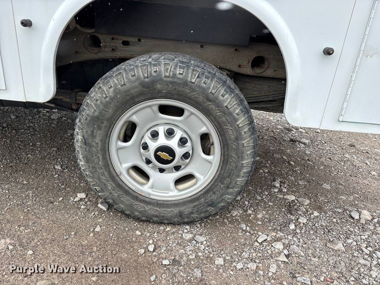 image for item DW7253 2015 Chevrolet Silverado 2500HD utility bed pickup truck