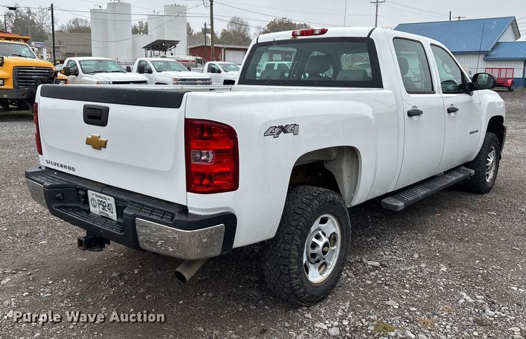 image for item DW7254 2014 Chevrolet Silverado 2500HD Crew Cab pickup truck