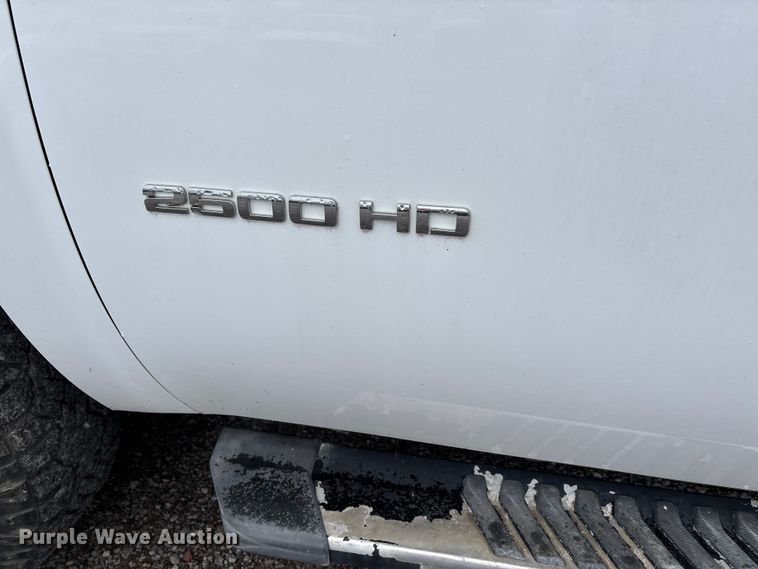 image for item DW7254 2014 Chevrolet Silverado 2500HD Crew Cab pickup truck
