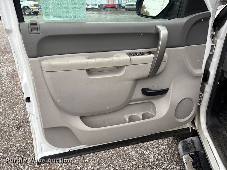 image for item DW7254 2014 Chevrolet Silverado 2500HD Crew Cab pickup truck