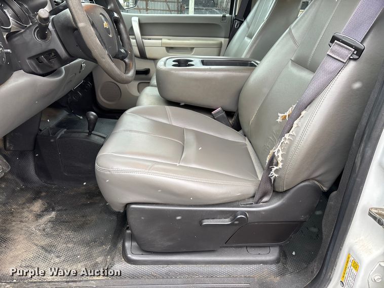 image for item DW7254 2014 Chevrolet Silverado 2500HD Crew Cab pickup truck