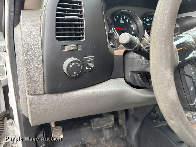 image for item DW7254 2014 Chevrolet Silverado 2500HD Crew Cab pickup truck