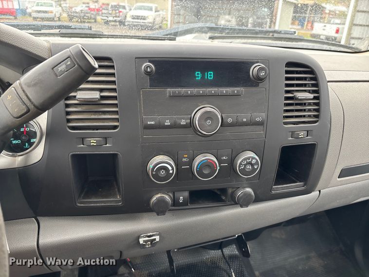 image for item DW7254 2014 Chevrolet Silverado 2500HD Crew Cab pickup truck