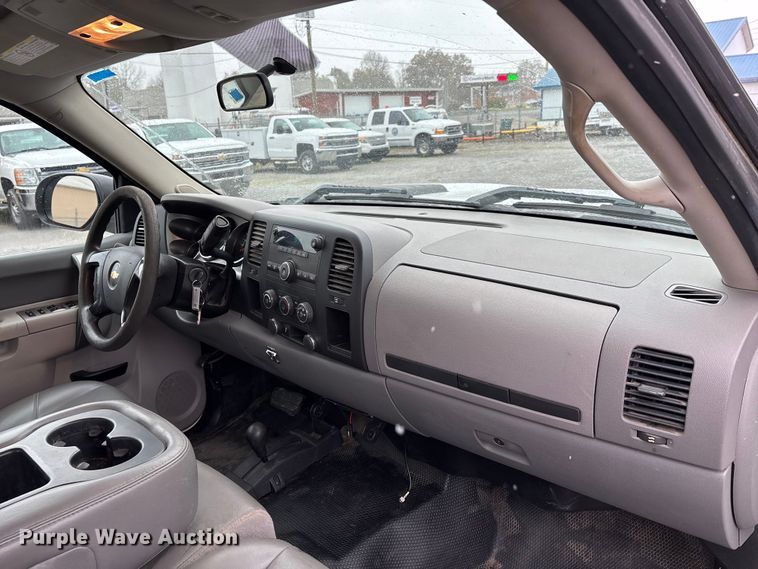 image for item DW7254 2014 Chevrolet Silverado 2500HD Crew Cab pickup truck