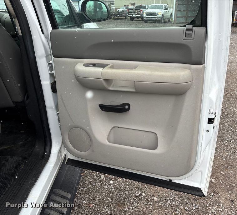 image for item DW7254 2014 Chevrolet Silverado 2500HD Crew Cab pickup truck