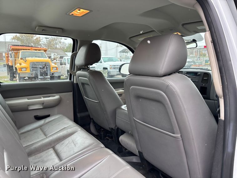 image for item DW7254 2014 Chevrolet Silverado 2500HD Crew Cab pickup truck