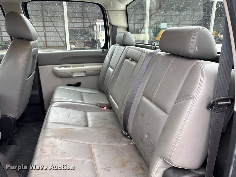 image for item DW7254 2014 Chevrolet Silverado 2500HD Crew Cab pickup truck