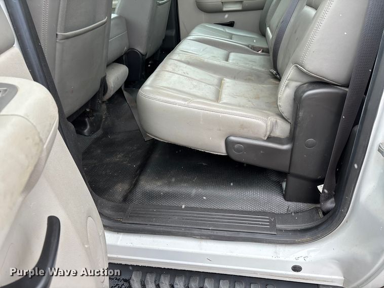 image for item DW7254 2014 Chevrolet Silverado 2500HD Crew Cab pickup truck