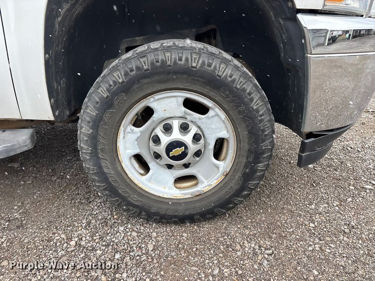 image for item DW7254 2014 Chevrolet Silverado 2500HD Crew Cab pickup truck