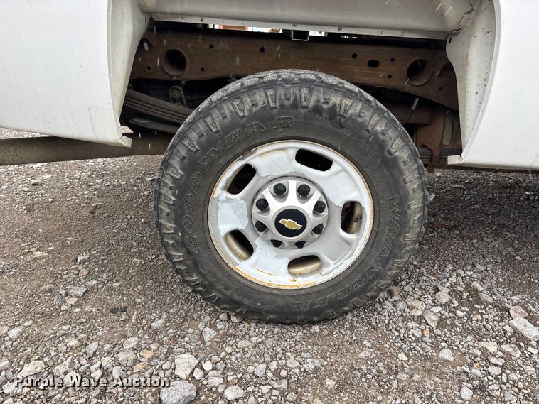 image for item DW7254 2014 Chevrolet Silverado 2500HD Crew Cab pickup truck