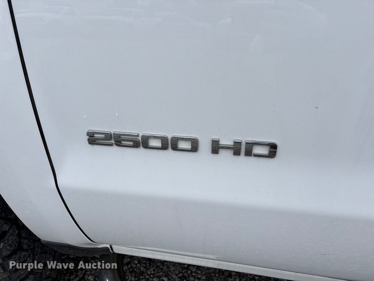 image for item DW7255 2015 Chevrolet Silverado 2500HD utility bed pickup truck