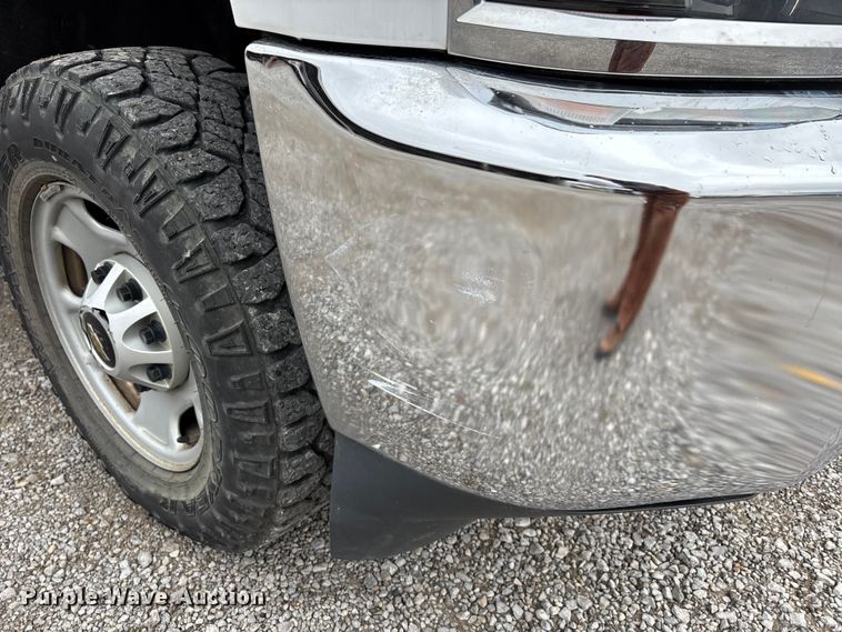 image for item DW7255 2015 Chevrolet Silverado 2500HD utility bed pickup truck