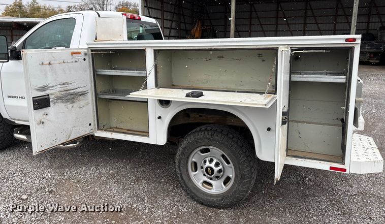 image for item DW7255 2015 Chevrolet Silverado 2500HD utility bed pickup truck