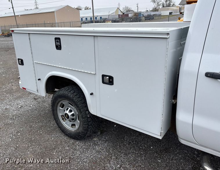 image for item DW7255 2015 Chevrolet Silverado 2500HD utility bed pickup truck
