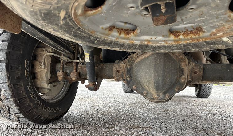 image for item DW7255 2015 Chevrolet Silverado 2500HD utility bed pickup truck