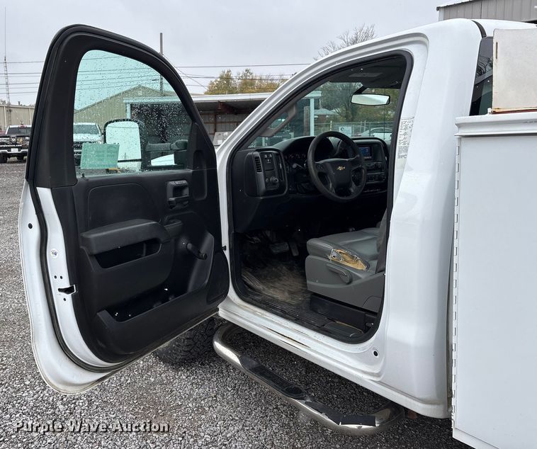 image for item DW7255 2015 Chevrolet Silverado 2500HD utility bed pickup truck