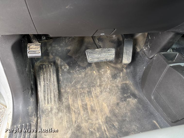 image for item DW7255 2015 Chevrolet Silverado 2500HD utility bed pickup truck