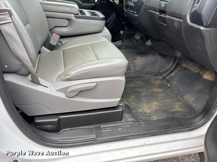 image for item DW7255 2015 Chevrolet Silverado 2500HD utility bed pickup truck