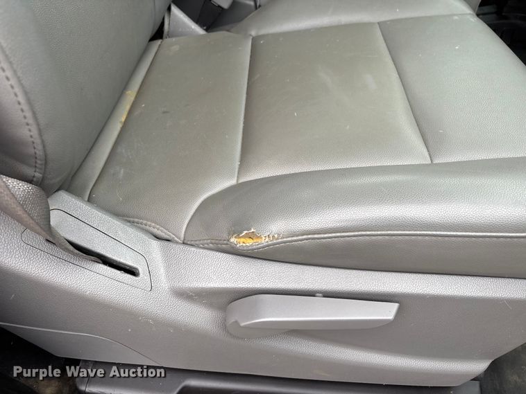 image for item DW7255 2015 Chevrolet Silverado 2500HD utility bed pickup truck