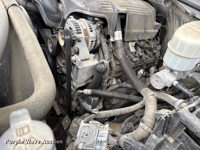 image for item DW7255 2015 Chevrolet Silverado 2500HD utility bed pickup truck