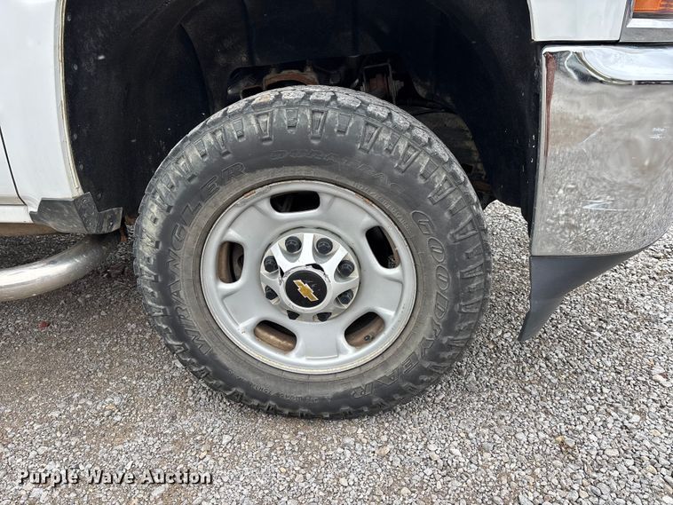 image for item DW7255 2015 Chevrolet Silverado 2500HD utility bed pickup truck