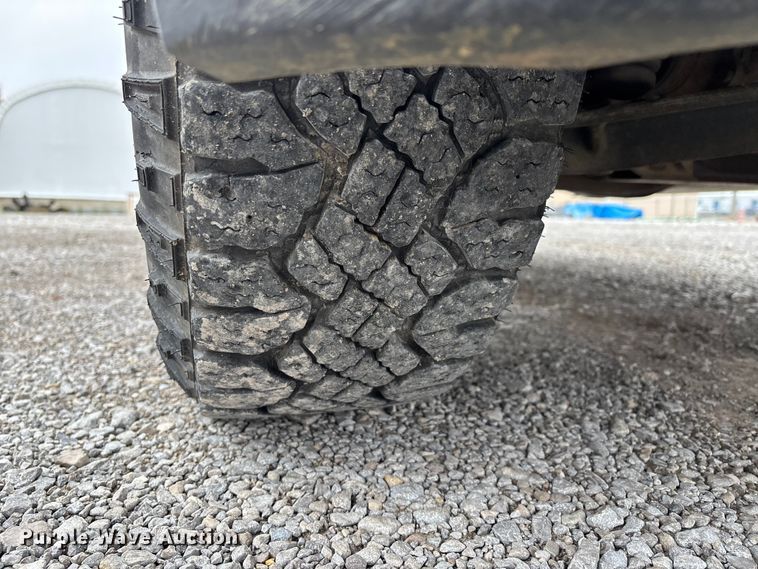 image for item DW7255 2015 Chevrolet Silverado 2500HD utility bed pickup truck