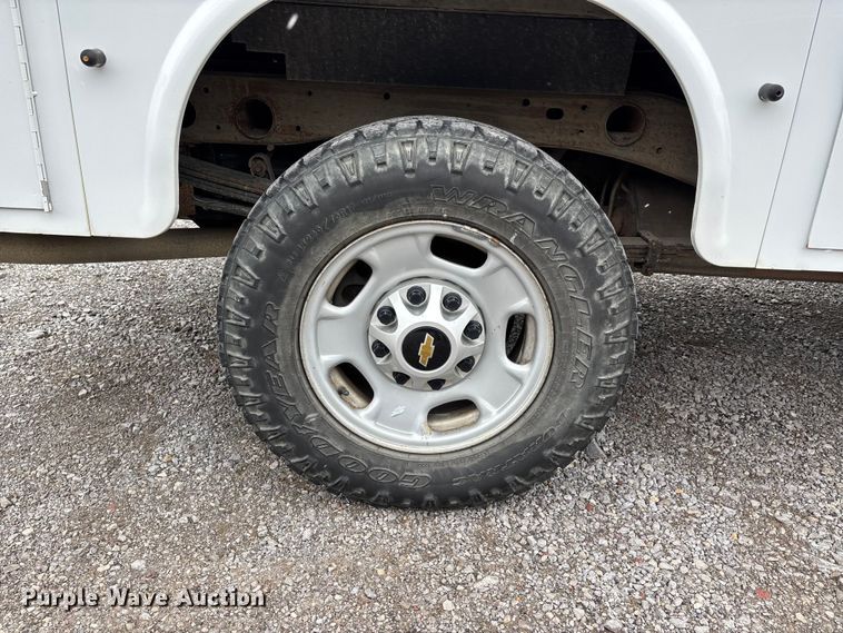 image for item DW7255 2015 Chevrolet Silverado 2500HD utility bed pickup truck