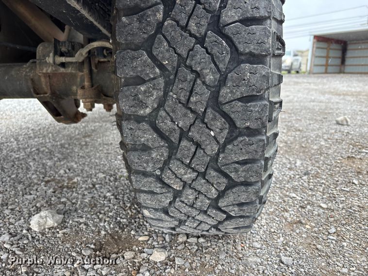 image for item DW7255 2015 Chevrolet Silverado 2500HD utility bed pickup truck