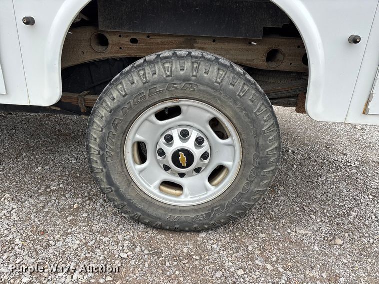 image for item DW7255 2015 Chevrolet Silverado 2500HD utility bed pickup truck