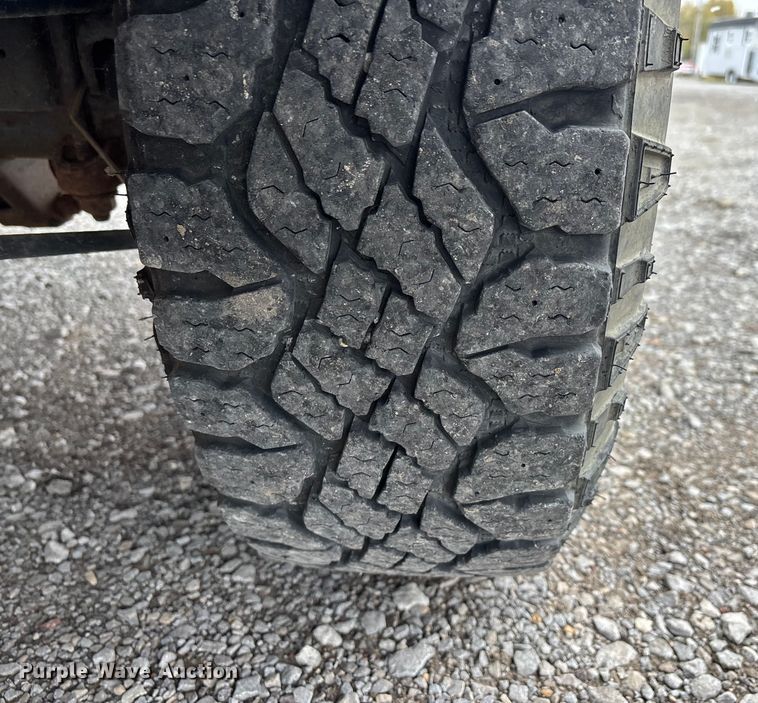 image for item DW7255 2015 Chevrolet Silverado 2500HD utility bed pickup truck