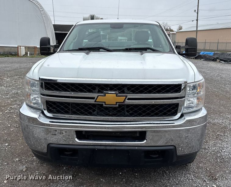 image for item DW7256 2014 Chevrolet Silverado 2500HD utility bed pickup truck