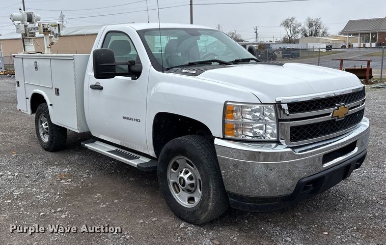 image for item DW7256 2014 Chevrolet Silverado 2500HD utility bed pickup truck