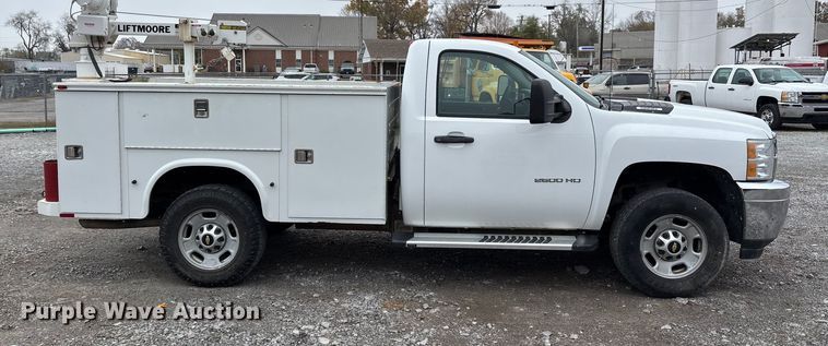 image for item DW7256 2014 Chevrolet Silverado 2500HD utility bed pickup truck