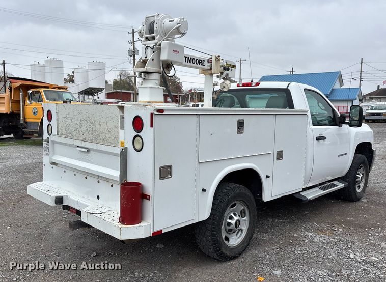 image for item DW7256 2014 Chevrolet Silverado 2500HD utility bed pickup truck