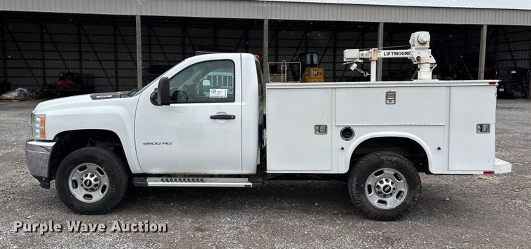 image for item DW7256 2014 Chevrolet Silverado 2500HD utility bed pickup truck