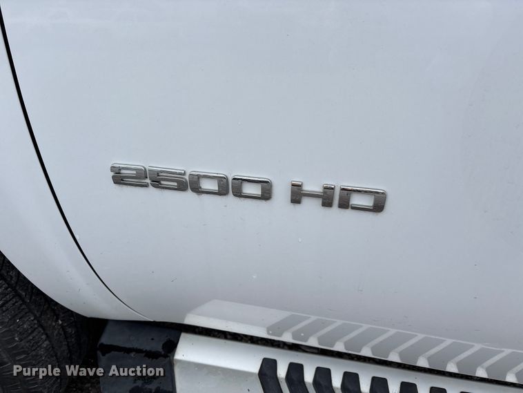 image for item DW7256 2014 Chevrolet Silverado 2500HD utility bed pickup truck