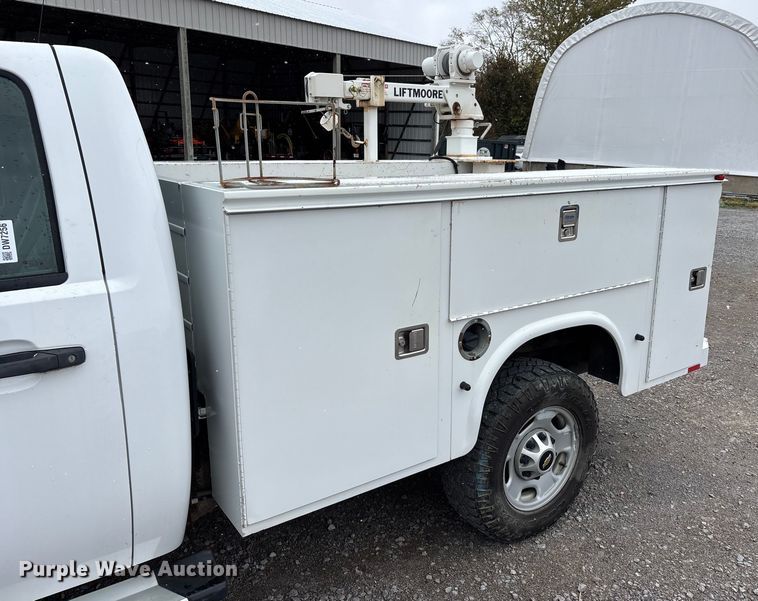 image for item DW7256 2014 Chevrolet Silverado 2500HD utility bed pickup truck