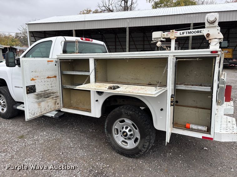 image for item DW7256 2014 Chevrolet Silverado 2500HD utility bed pickup truck