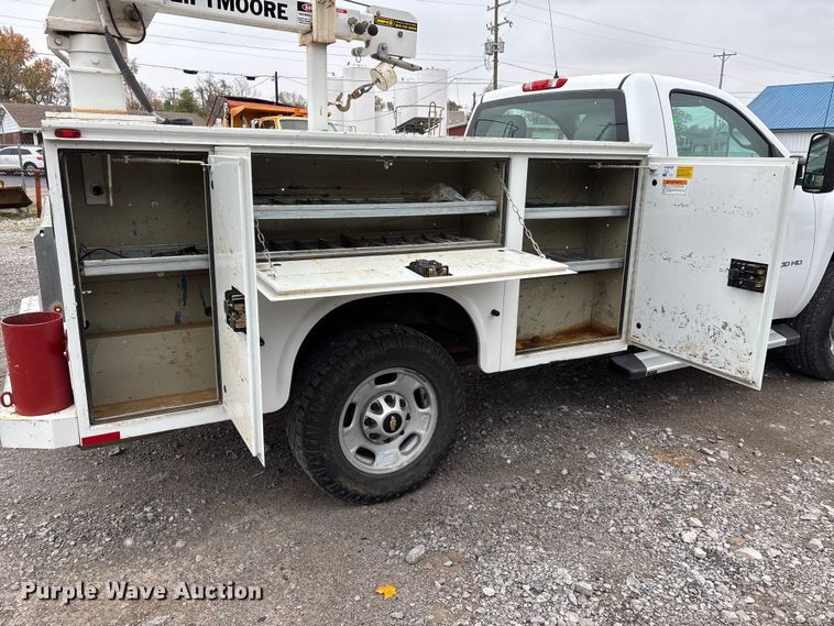 image for item DW7256 2014 Chevrolet Silverado 2500HD utility bed pickup truck