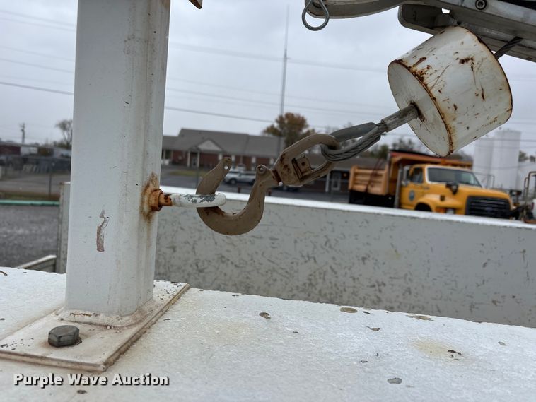 image for item DW7256 2014 Chevrolet Silverado 2500HD utility bed pickup truck