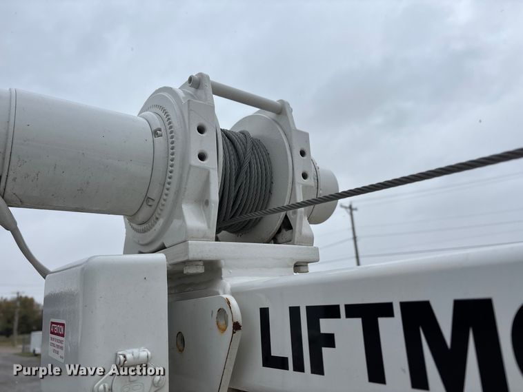 image for item DW7256 2014 Chevrolet Silverado 2500HD utility bed pickup truck