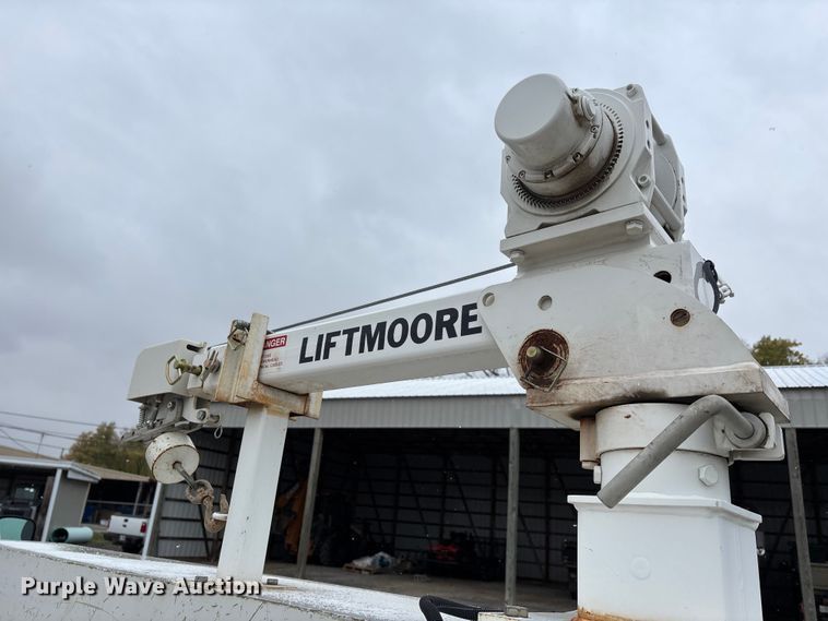 image for item DW7256 2014 Chevrolet Silverado 2500HD utility bed pickup truck