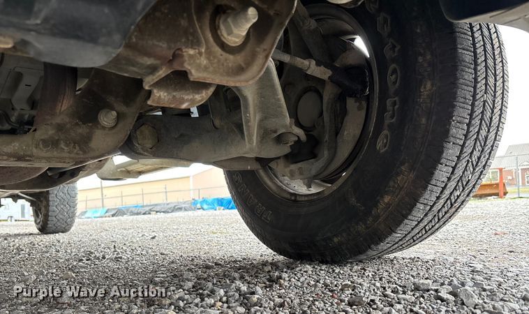 image for item DW7256 2014 Chevrolet Silverado 2500HD utility bed pickup truck