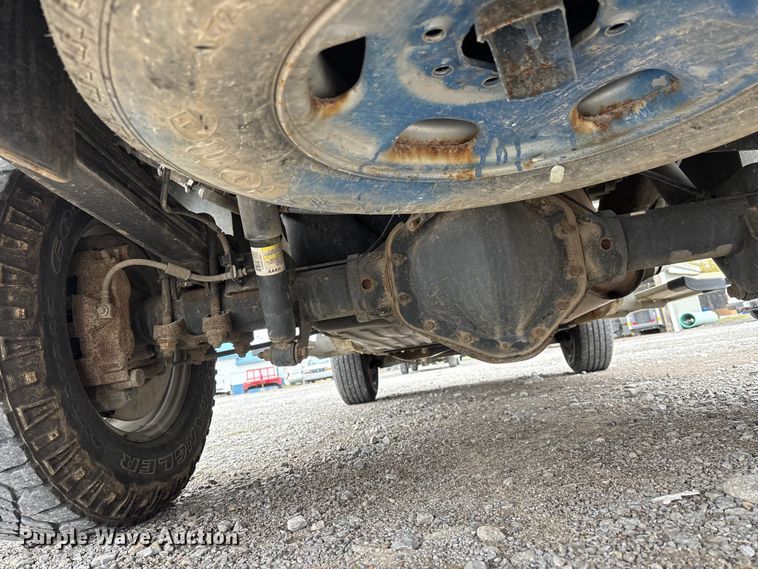 image for item DW7256 2014 Chevrolet Silverado 2500HD utility bed pickup truck