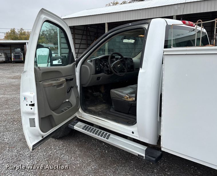 image for item DW7256 2014 Chevrolet Silverado 2500HD utility bed pickup truck