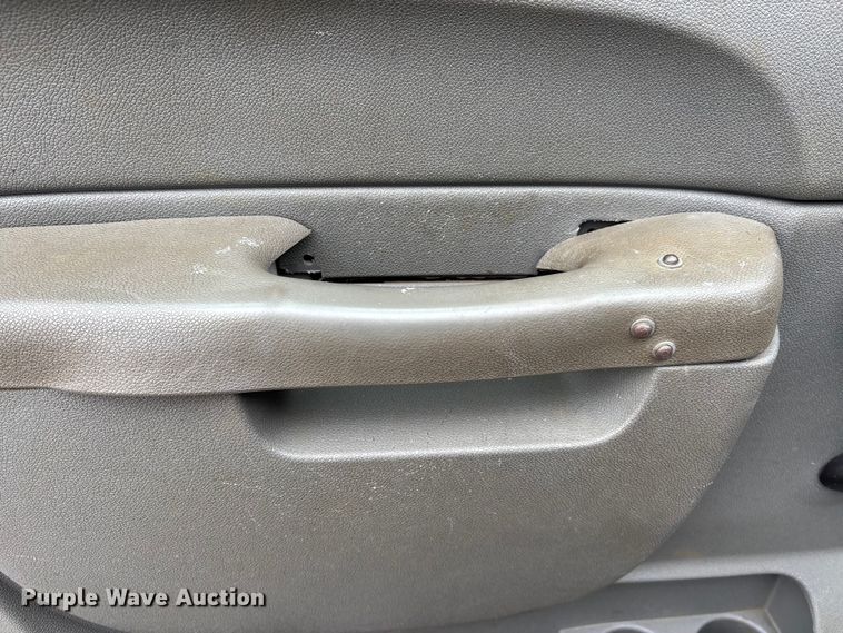 image for item DW7256 2014 Chevrolet Silverado 2500HD utility bed pickup truck