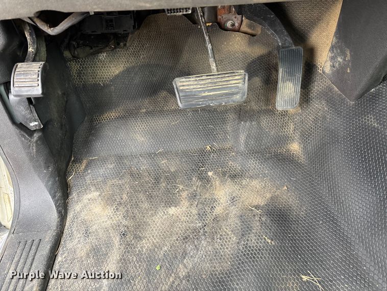 image for item DW7256 2014 Chevrolet Silverado 2500HD utility bed pickup truck