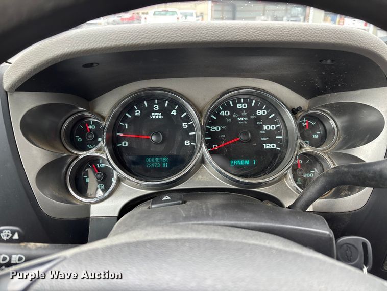 image for item DW7256 2014 Chevrolet Silverado 2500HD utility bed pickup truck